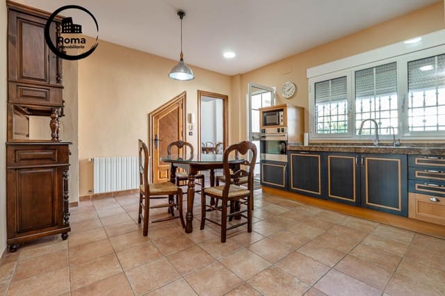 5 soverom Villa til salgs i Santa Fe med svømmebasseng garasje - € 450 000 (Ref: 9791177)