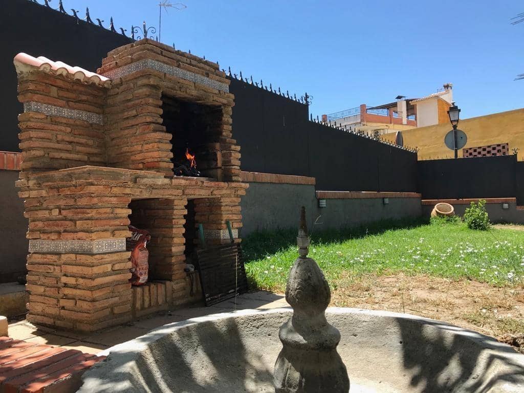 5 quarto Moradia para venda em La Zubia com garagem - 460 000 € (Ref: 9791182)