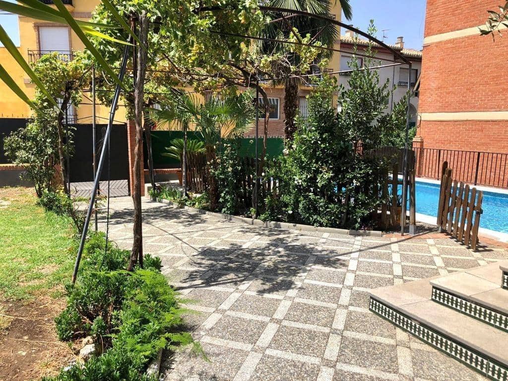 5 quarto Moradia para venda em La Zubia com garagem - 460 000 € (Ref: 9791182)