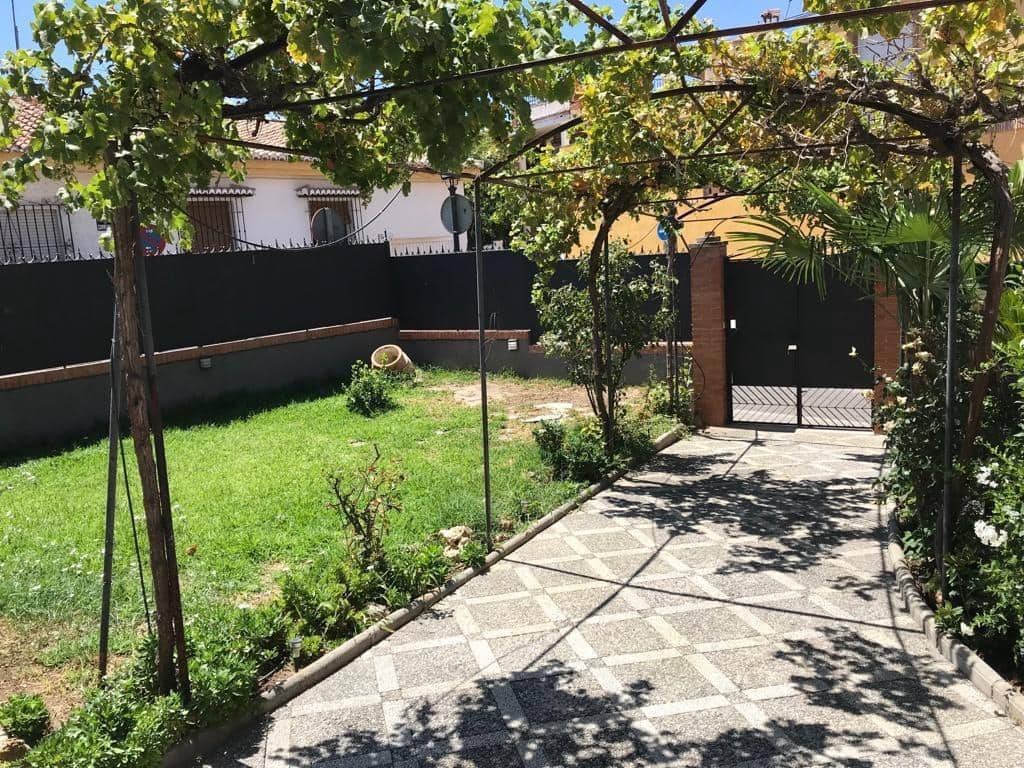 5 quarto Moradia para venda em La Zubia com garagem - 460 000 € (Ref: 9791182)