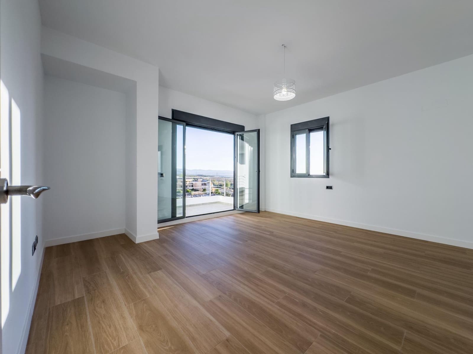 5 sypialnia Willa na sprzedaż w La Zubia z basenem garażem - 799 000 € (Ref: 9791184)