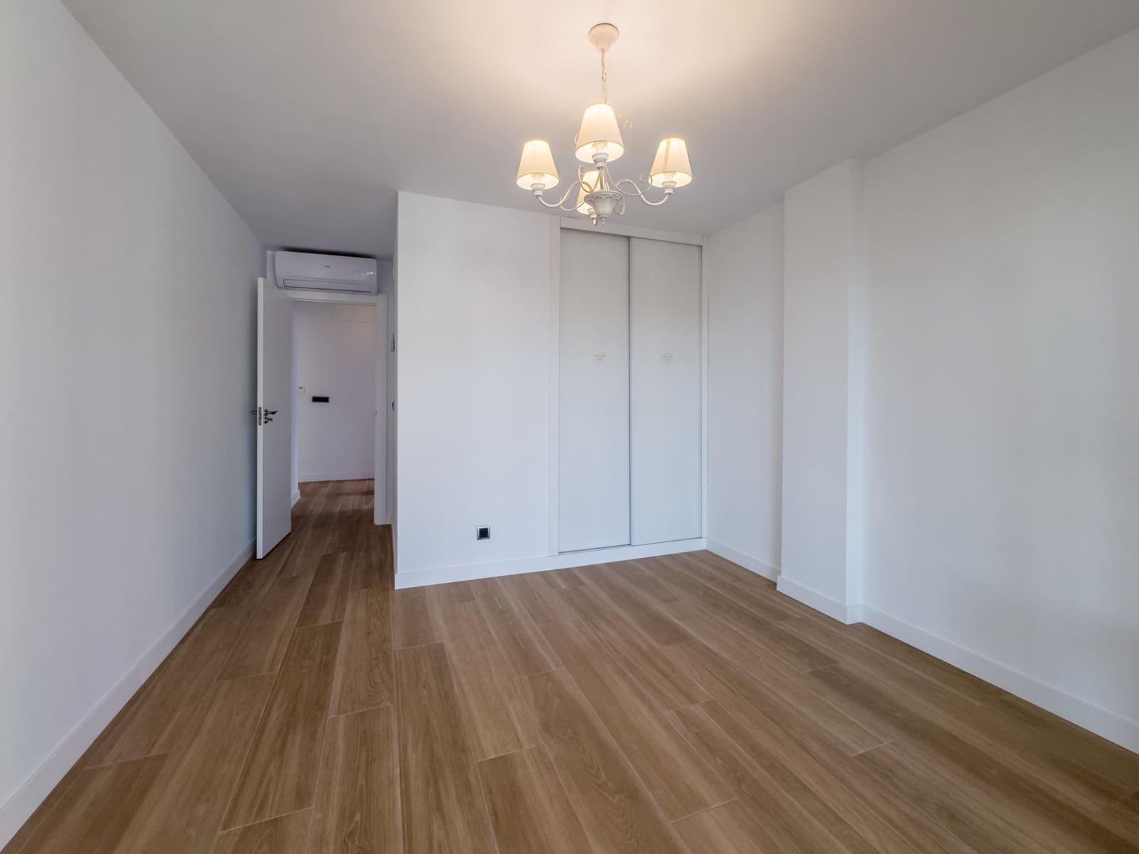 5 sypialnia Willa na sprzedaż w La Zubia z basenem garażem - 799 000 € (Ref: 9791184)