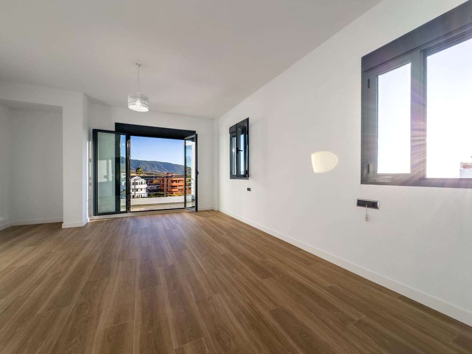 5 sypialnia Willa na sprzedaż w La Zubia z basenem garażem - 799 000 € (Ref: 9791184)