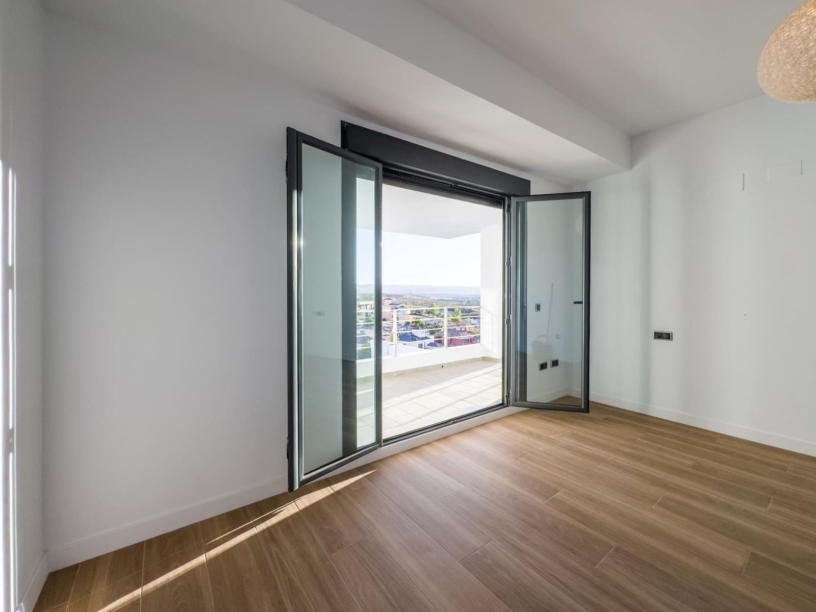 5 sypialnia Willa na sprzedaż w La Zubia z basenem garażem - 799 000 € (Ref: 9791184)