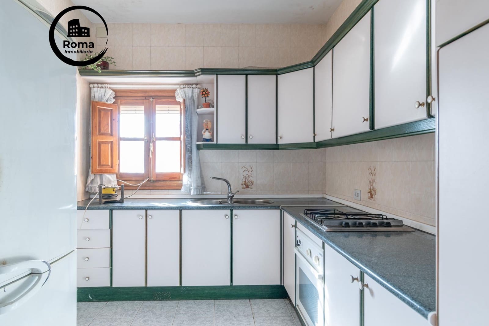 8 makuuhuone Huvila myytävänä paikassa Ambroz - 290 000 € (Ref: 9791186)