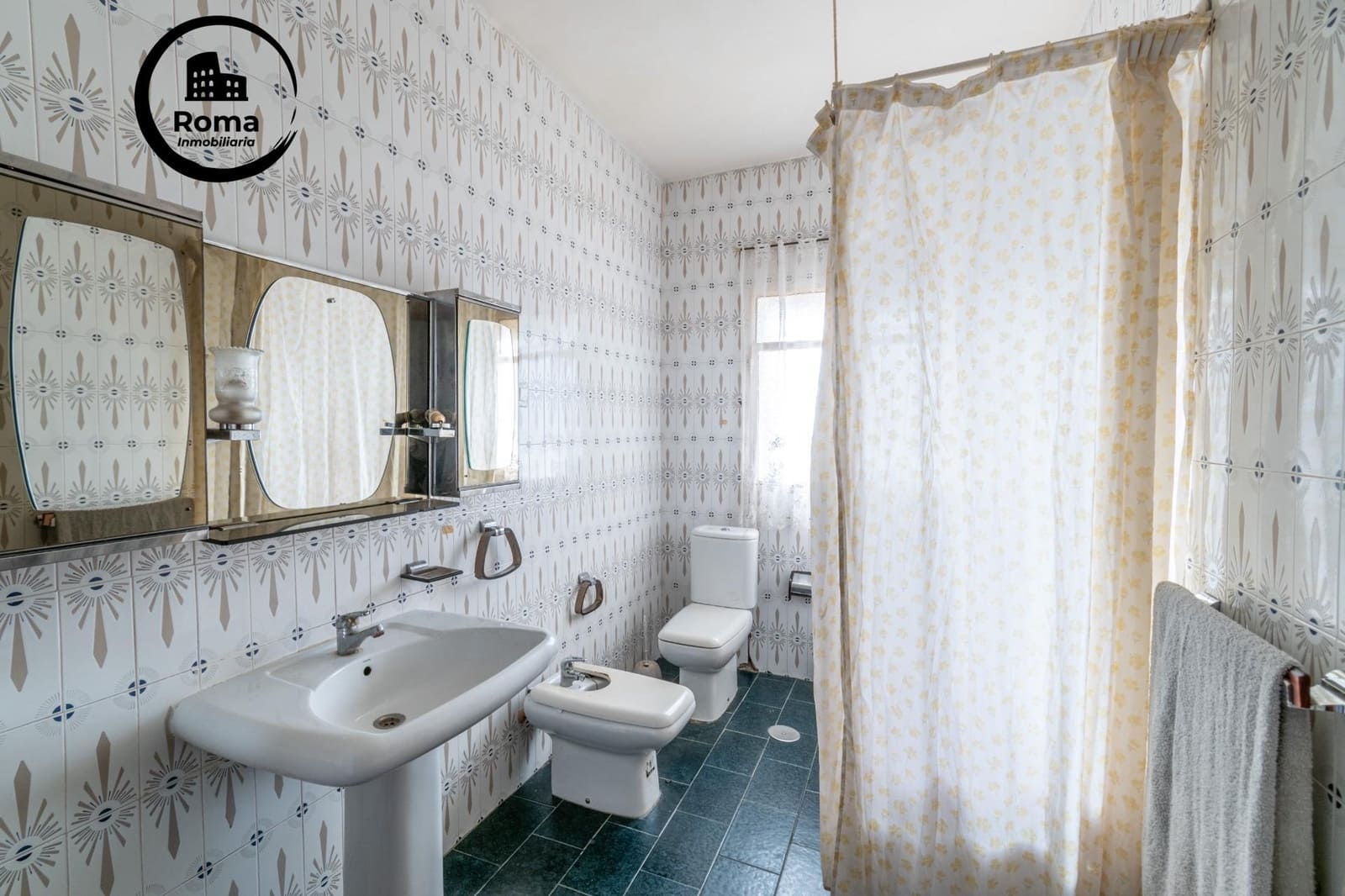 8 makuuhuone Huvila myytävänä paikassa Ambroz - 290 000 € (Ref: 9791186)