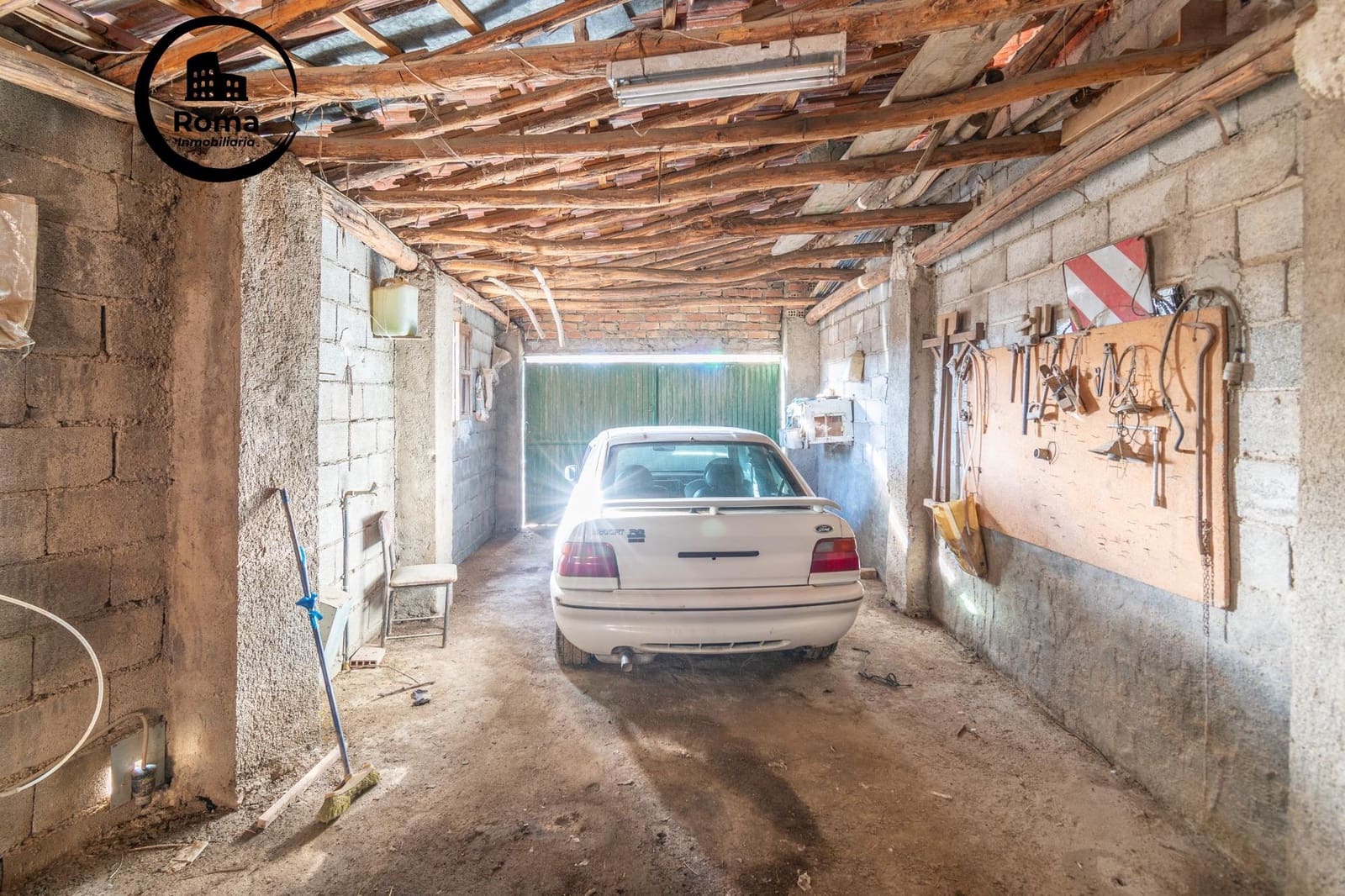 8 makuuhuone Huvila myytävänä paikassa Ambroz - 290 000 € (Ref: 9791186)