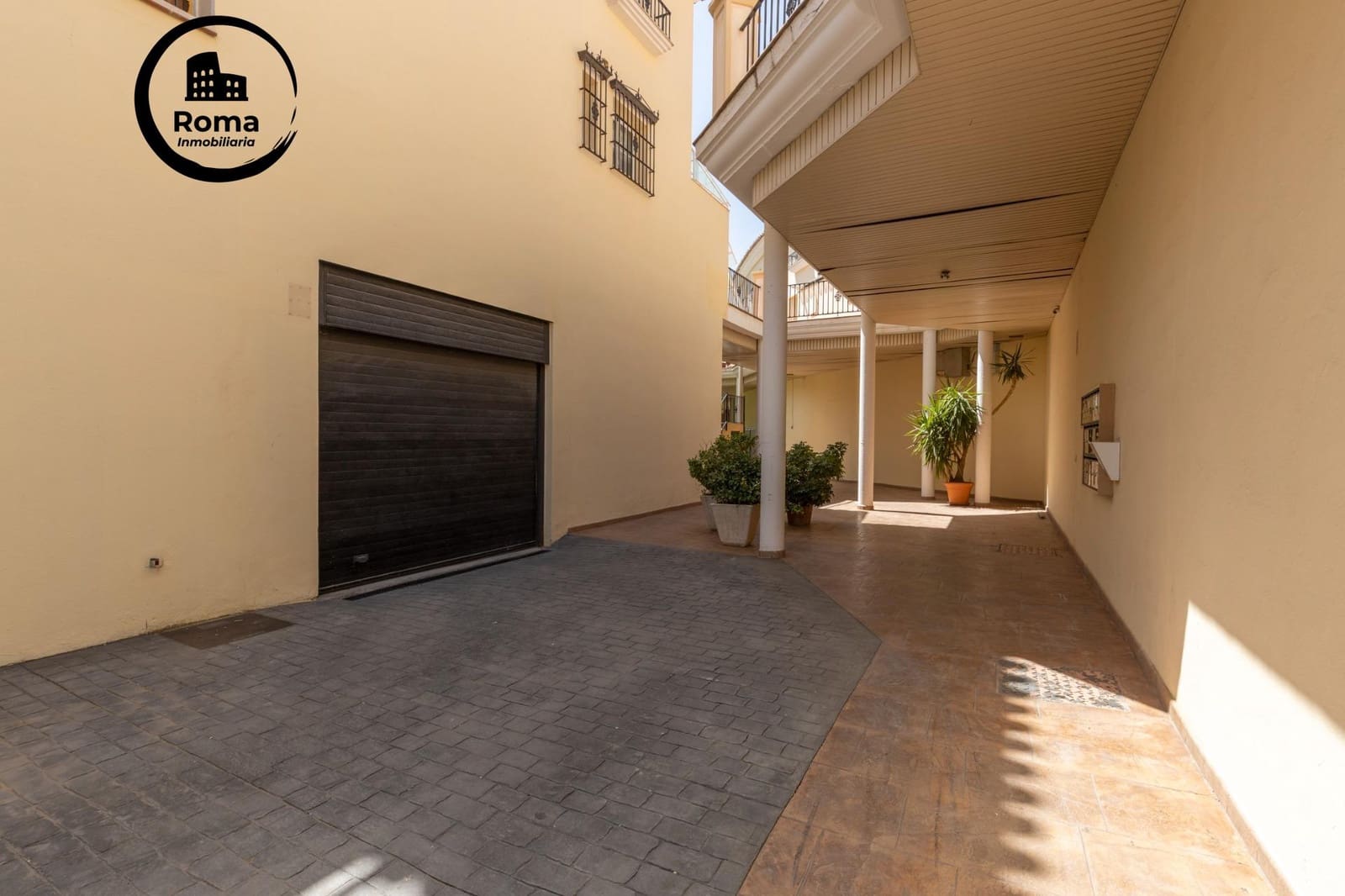 Adosado de 4 habitaciones en Granada ciudad en venta con piscina garaje - 435.000 € (Ref: 9804464)