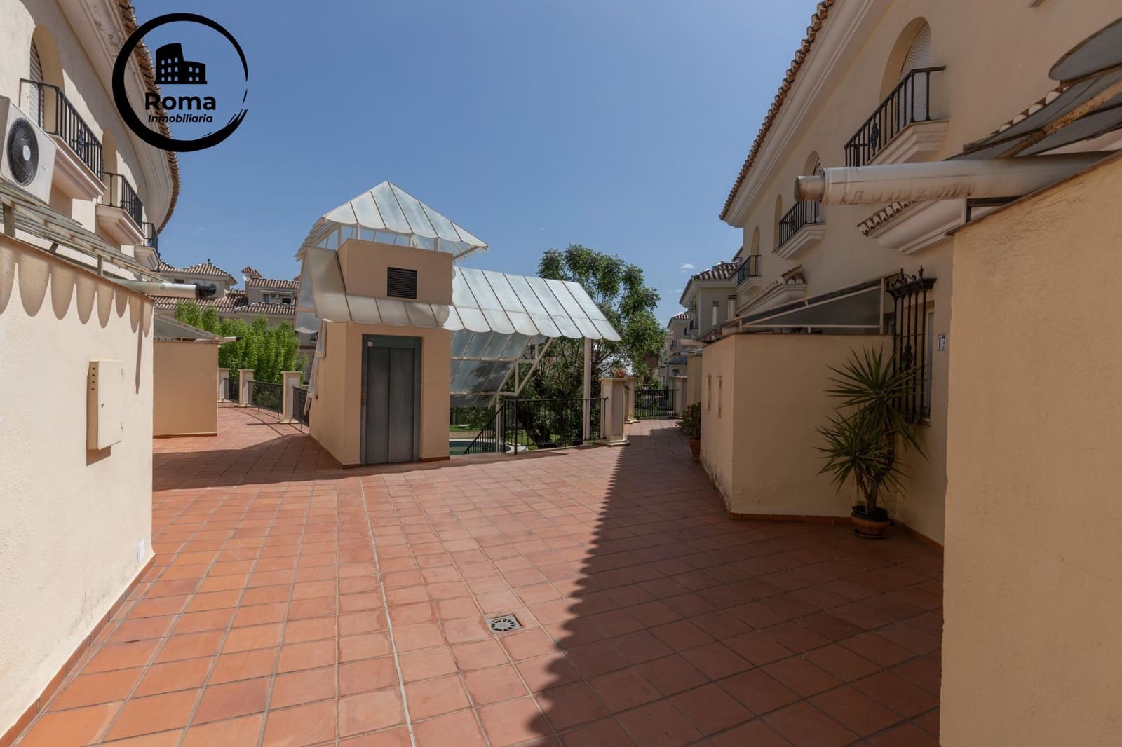 Adosado de 4 habitaciones en Granada ciudad en venta con piscina garaje - 435.000 € (Ref: 9804464)