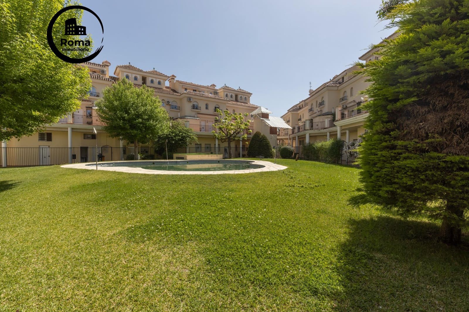 Adosado de 4 habitaciones en Granada ciudad en venta con piscina garaje - 435.000 € (Ref: 9804464)