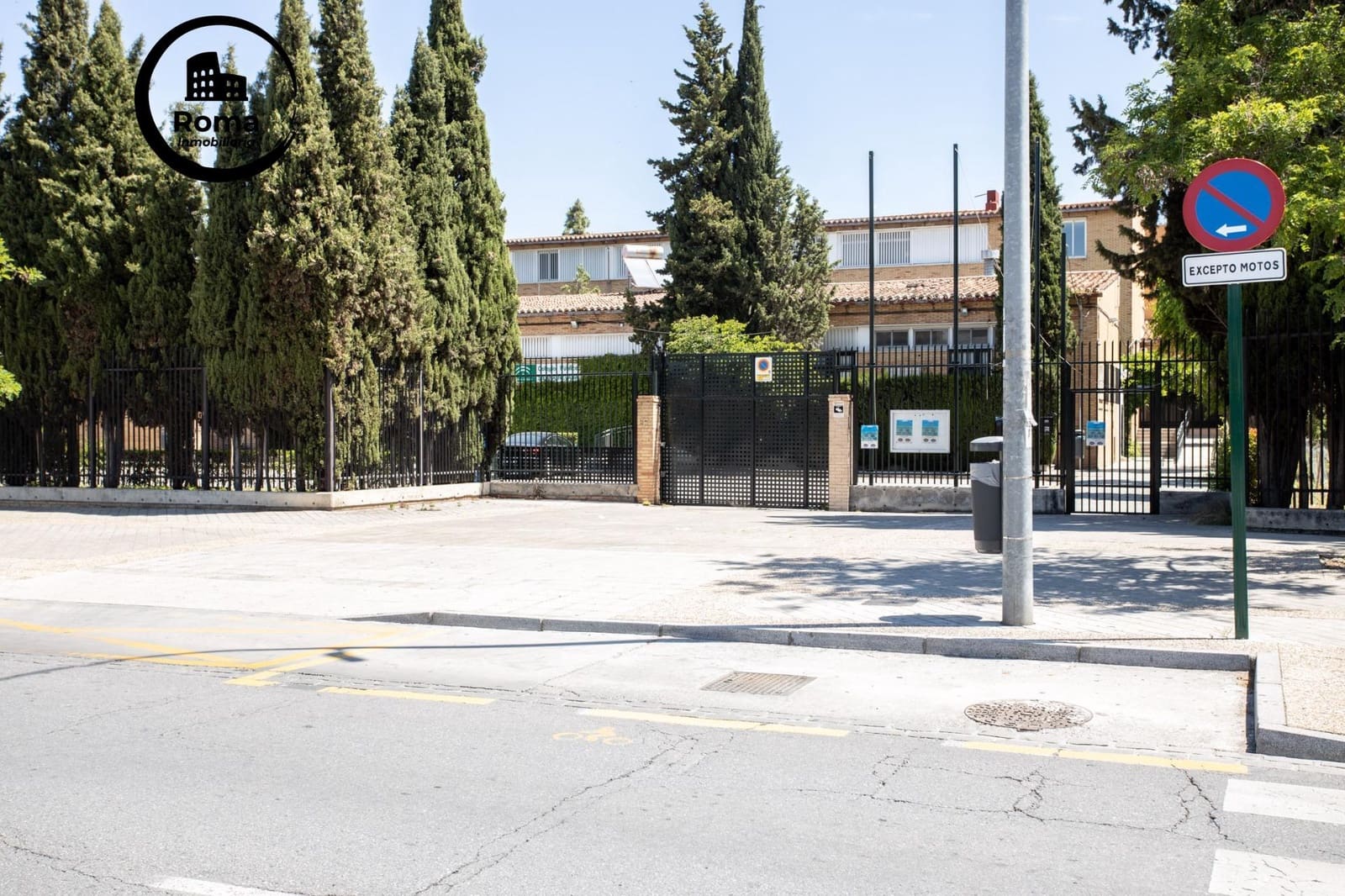 Adosado de 4 habitaciones en Granada ciudad en venta con piscina garaje - 435.000 € (Ref: 9804464)