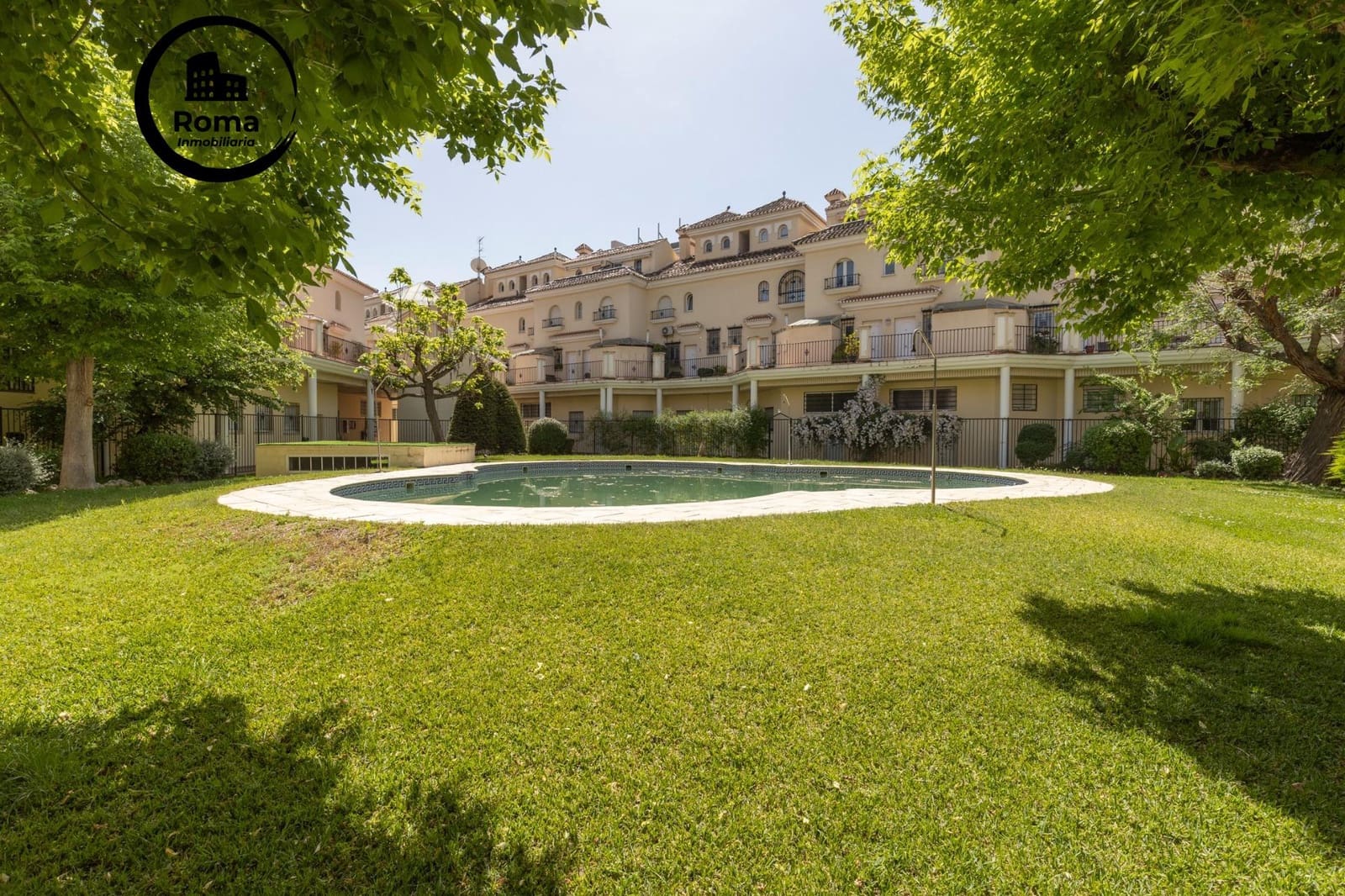 Adosado de 4 habitaciones en Granada ciudad en venta con piscina garaje - 435.000 € (Ref: 9804464)