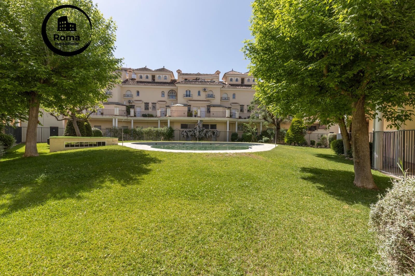 Adosado de 4 habitaciones en Granada ciudad en venta con piscina garaje - 435.000 € (Ref: 9804464)