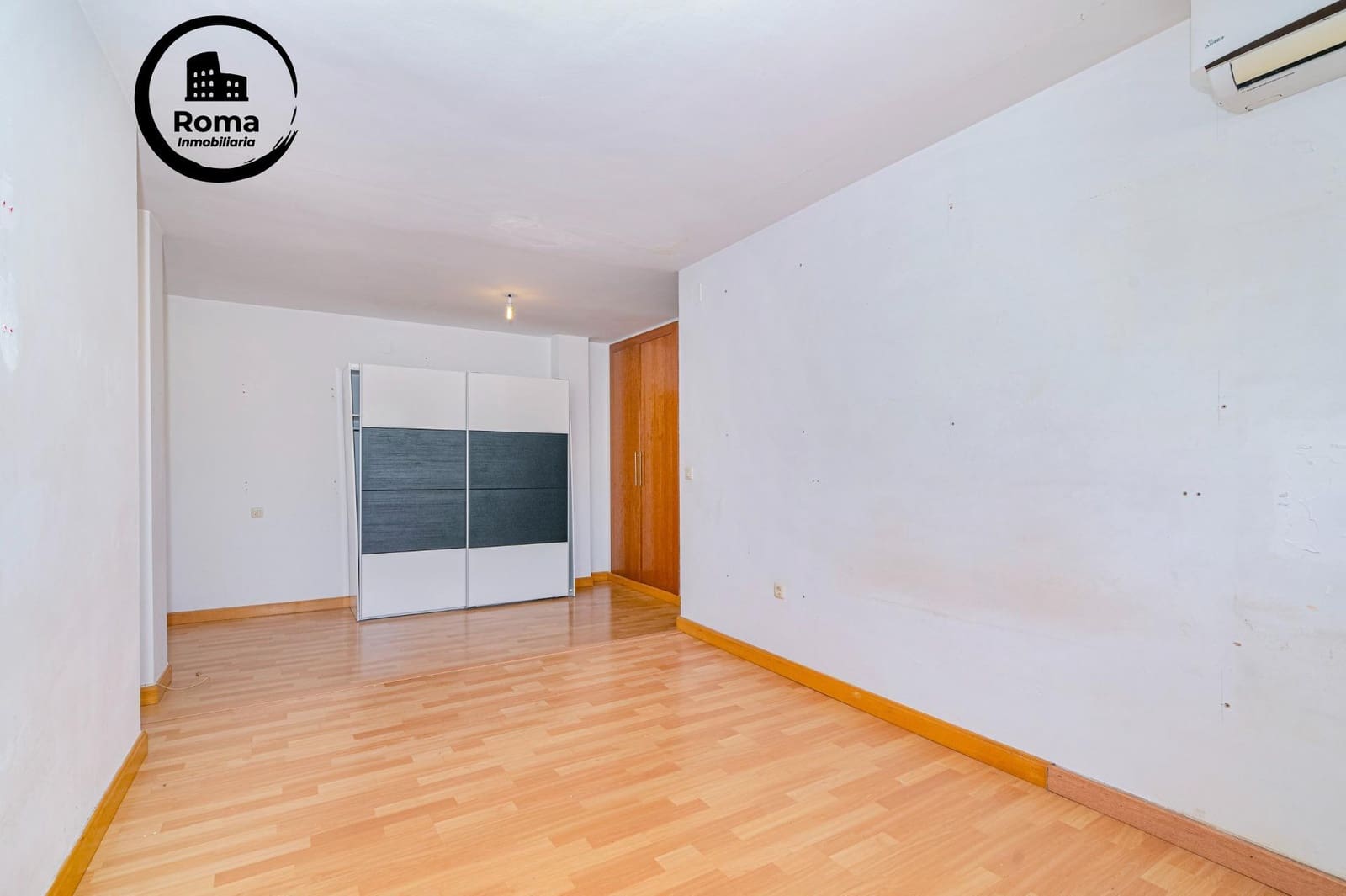 2 bedroom Penthouse for sale in La Zubia with pool garage - € 200,000 (Ref: 9804466)