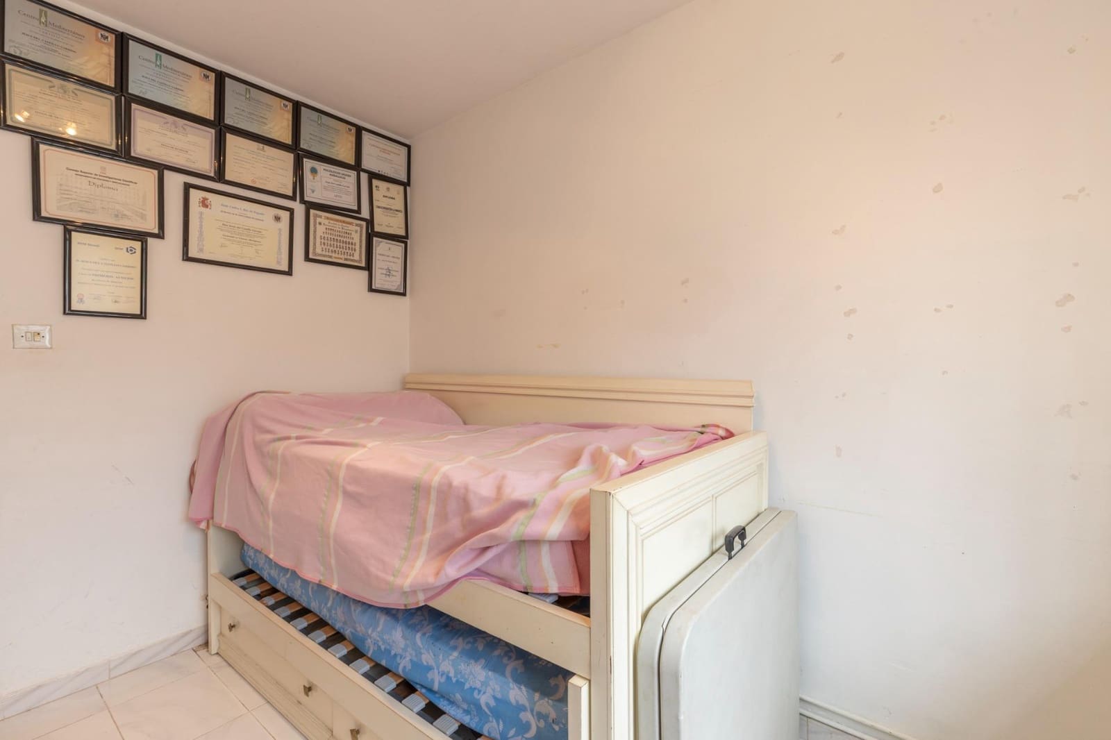 4 slaapkamer Huis te koop in Iznalloz met garage - € 129.000 (Ref: 9804480)