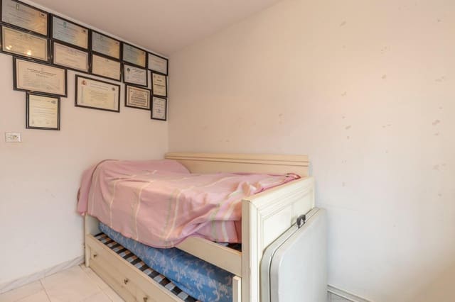 4 slaapkamer Huis te koop in Iznalloz met garage - € 129.000 (Ref: 9804480)