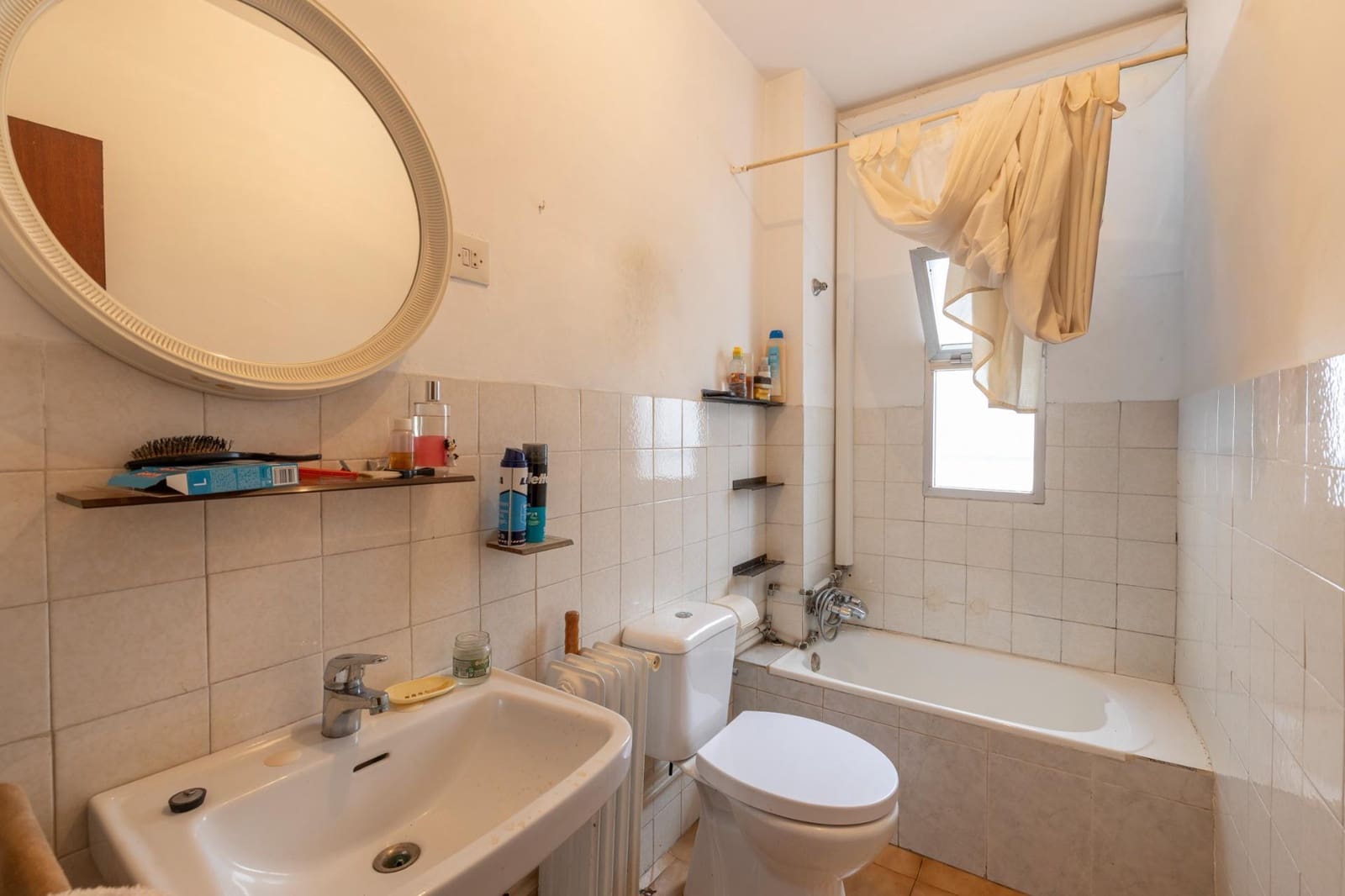 4 slaapkamer Huis te koop in Iznalloz met garage - € 129.000 (Ref: 9804480)