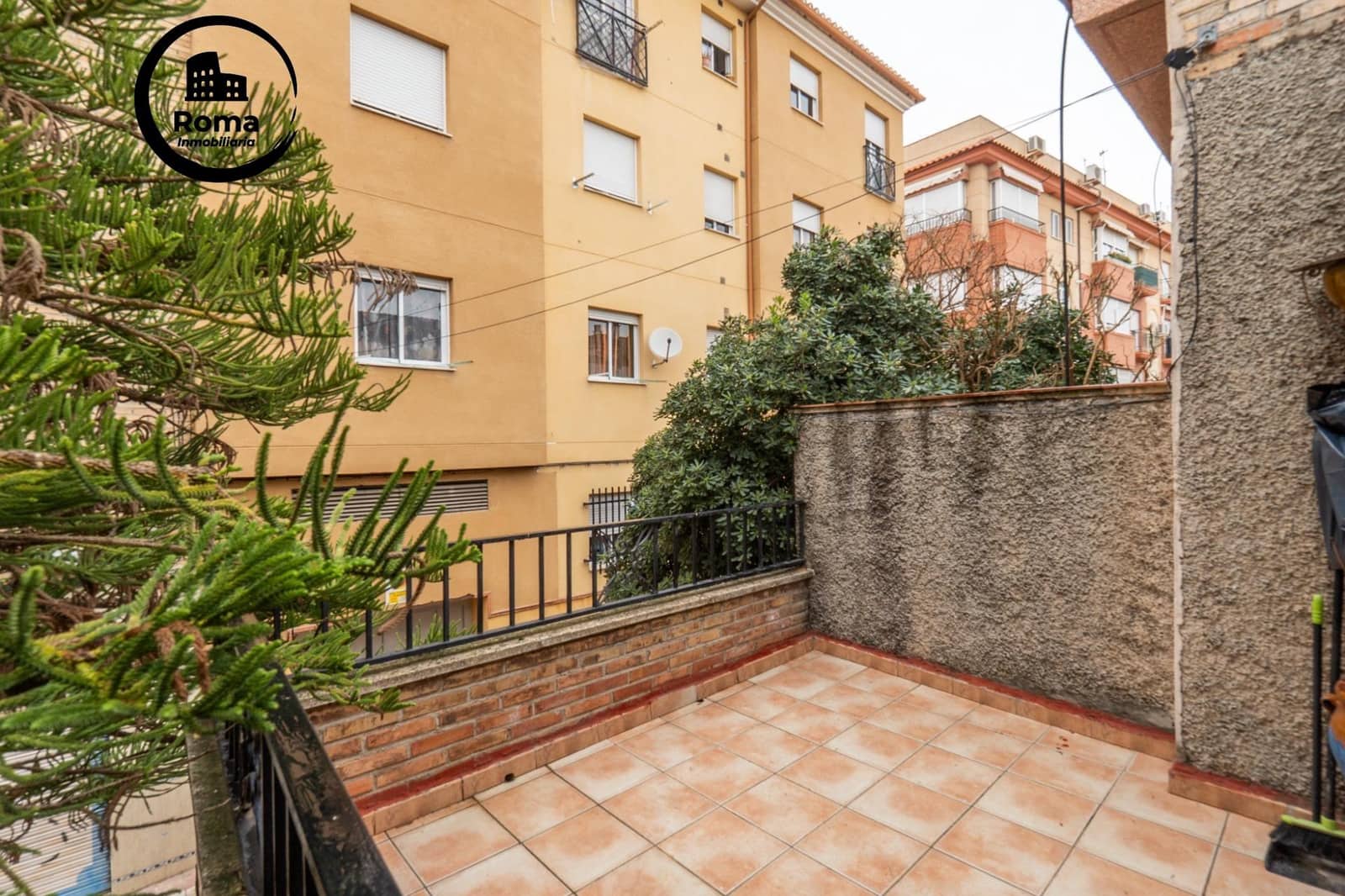 6 slaapkamer Huis te koop in Granada stad - € 270.000 (Ref: 9804481)