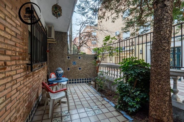 6 bedroom Townhouse for sale in Granada city - € 270,000 (Ref: 9804482)