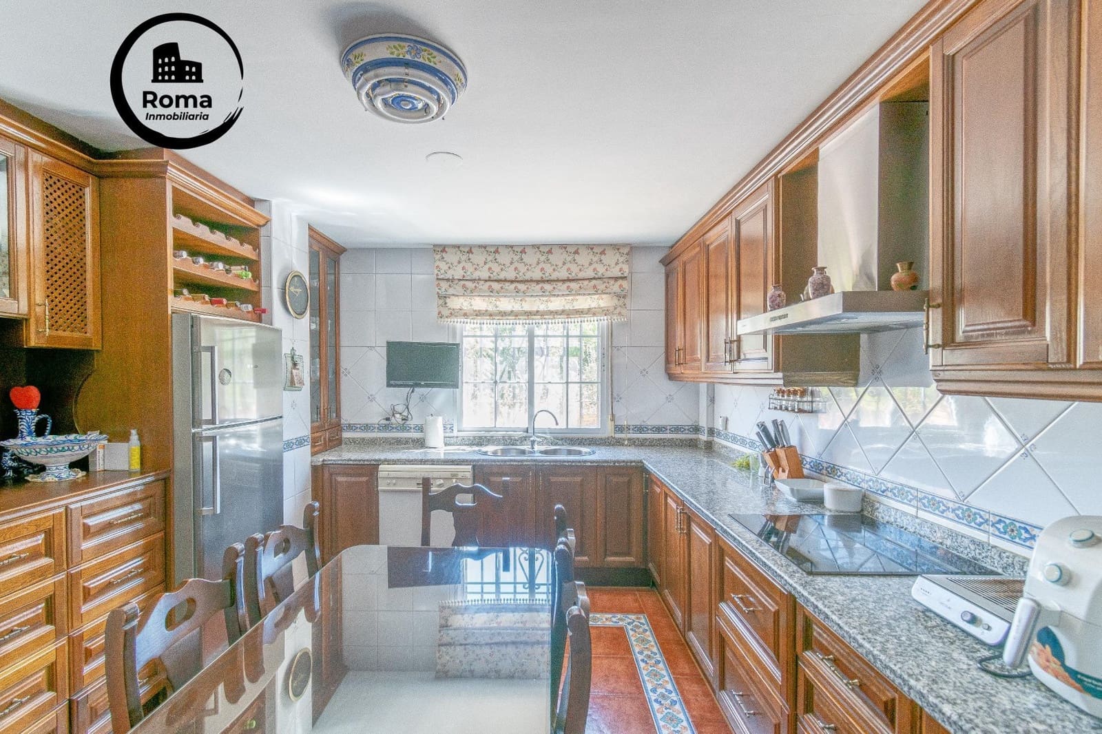 4 Zimmer Villa zu verkaufen in La Zubia mit Pool Garage - 380.000 € (Ref: 9808110)