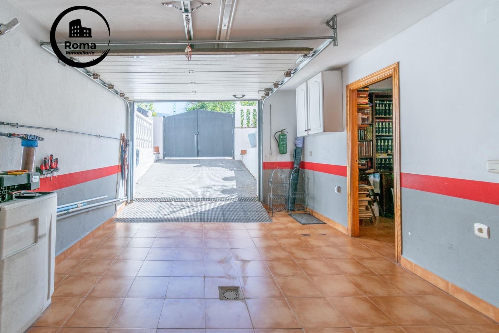 4 Zimmer Villa zu verkaufen in La Zubia mit Pool Garage - 380.000 € (Ref: 9808110)