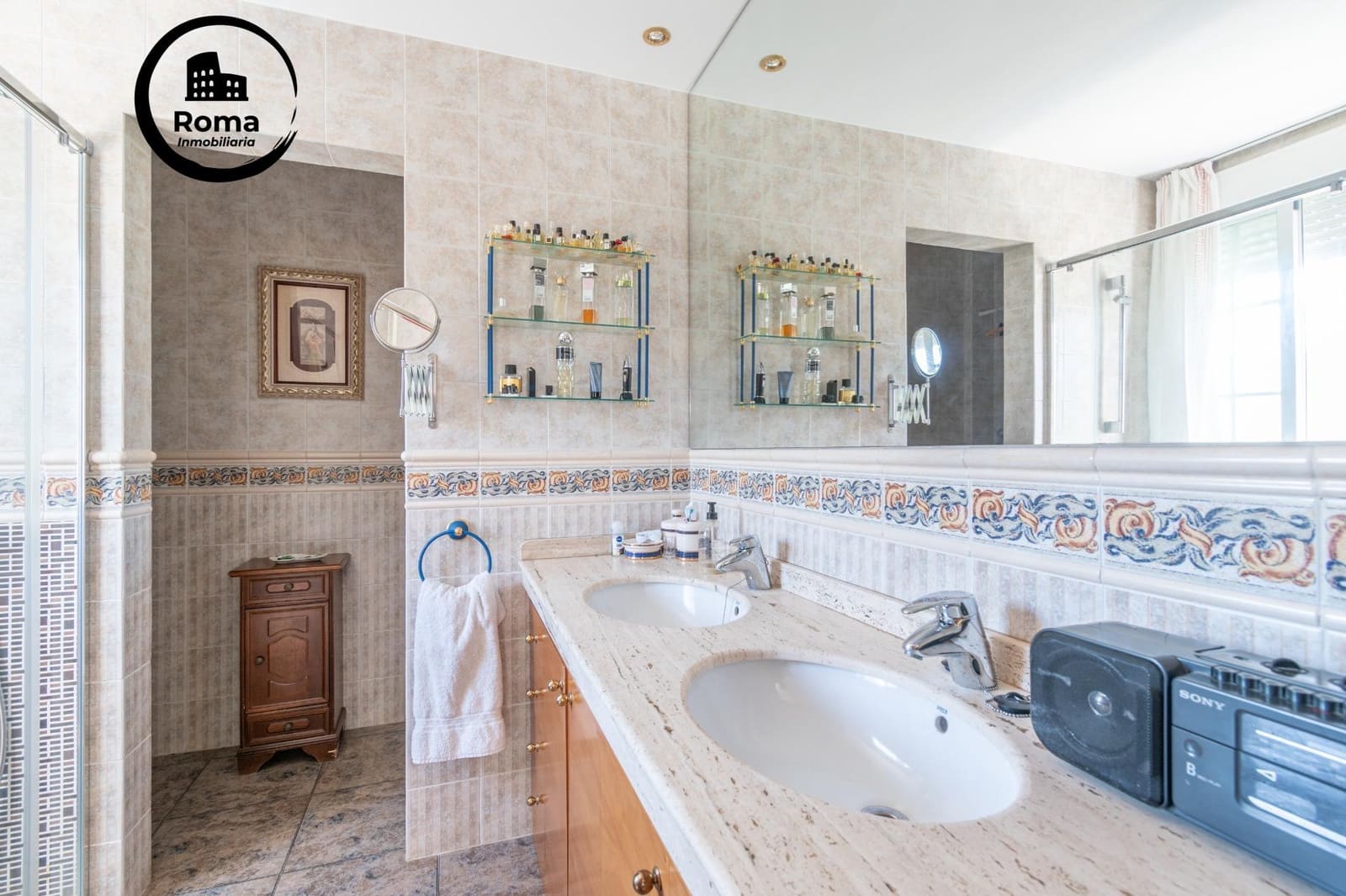 4 Zimmer Villa zu verkaufen in La Zubia mit Pool Garage - 380.000 € (Ref: 9808111)