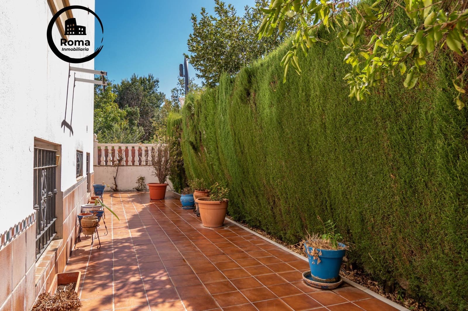 4 Zimmer Villa zu verkaufen in La Zubia mit Pool Garage - 380.000 € (Ref: 9808111)