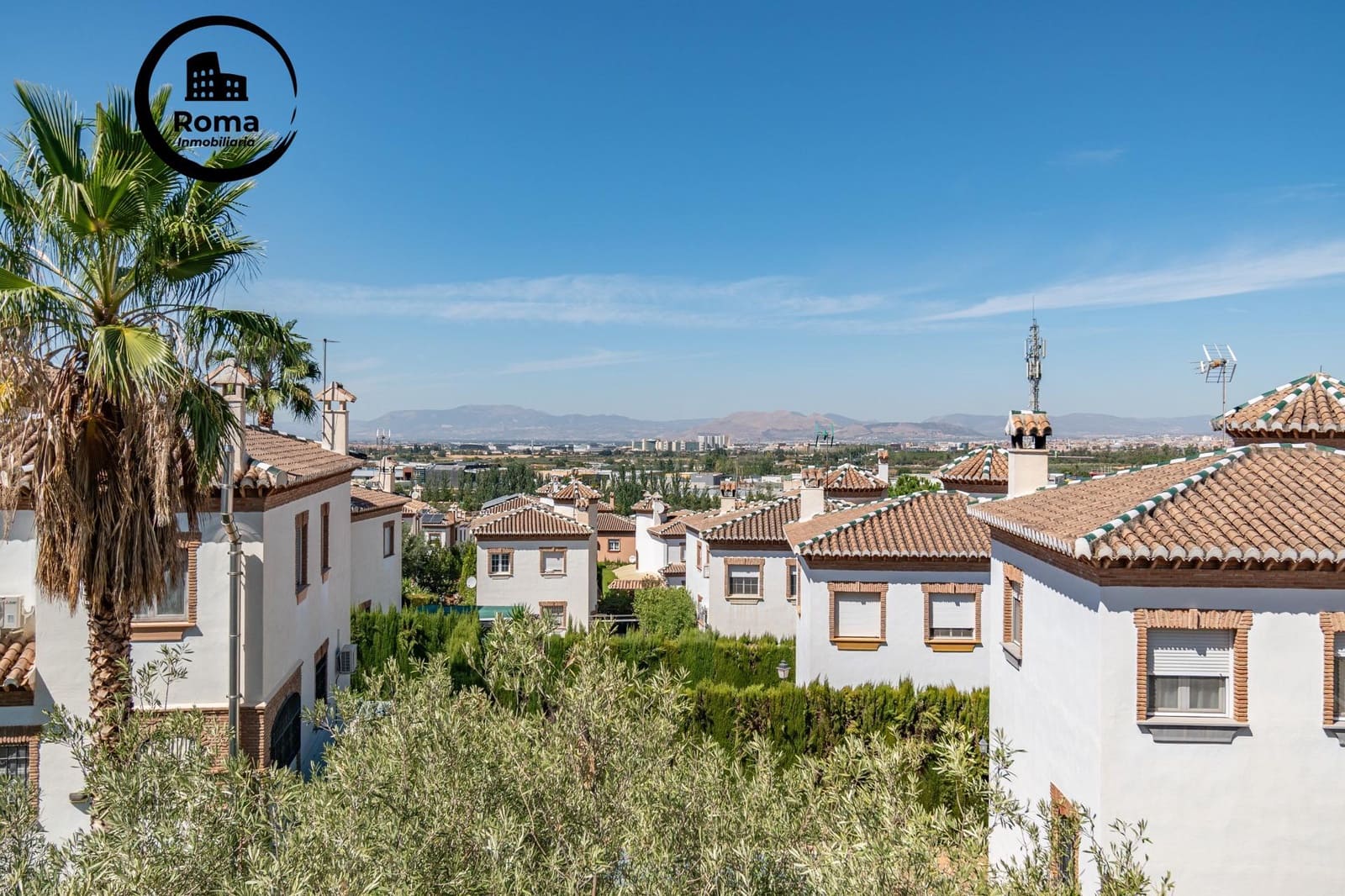 4 Zimmer Villa zu verkaufen in La Zubia mit Pool Garage - 380.000 € (Ref: 9808111)