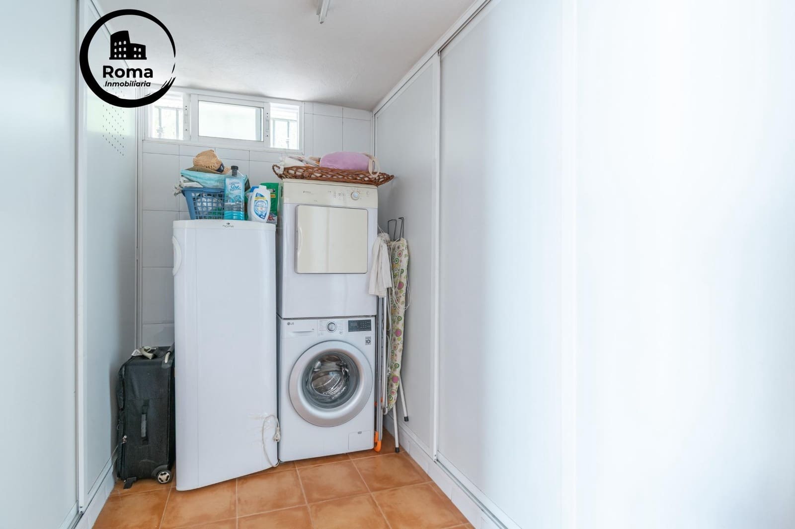 4 Zimmer Villa zu verkaufen in La Zubia mit Pool Garage - 380.000 € (Ref: 9808111)