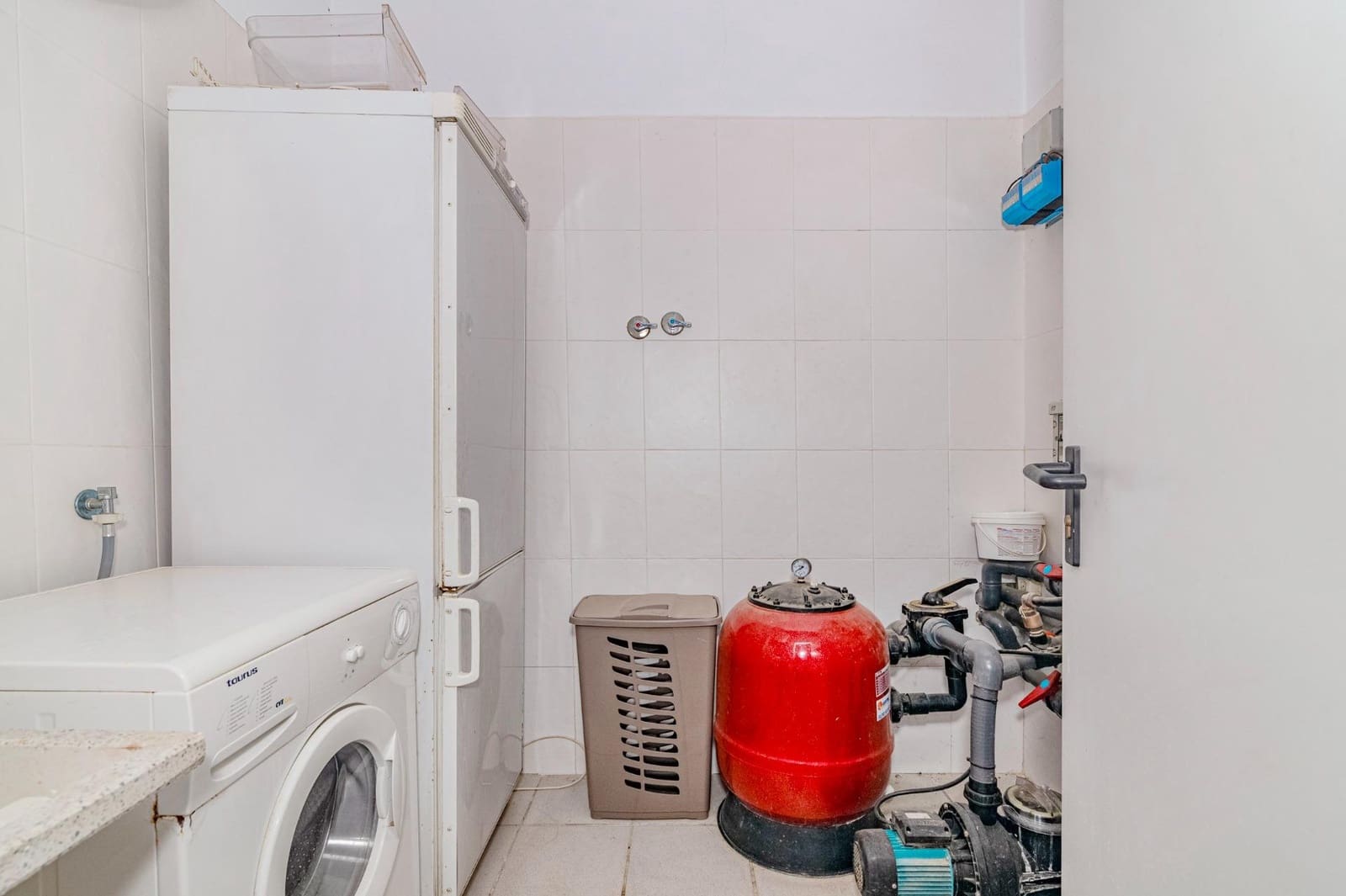 5 bedroom Villa for sale in Tocon with pool garage - € 210,000 (Ref: 9808112)