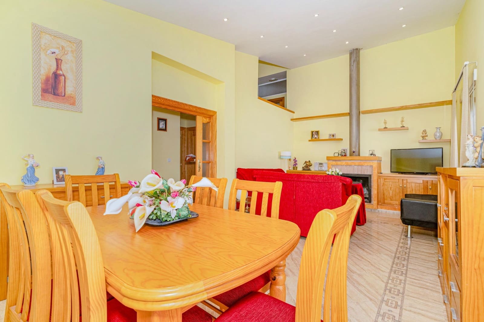 5 bedroom Villa for sale in Tocon with pool garage - € 210,000 (Ref: 9808112)