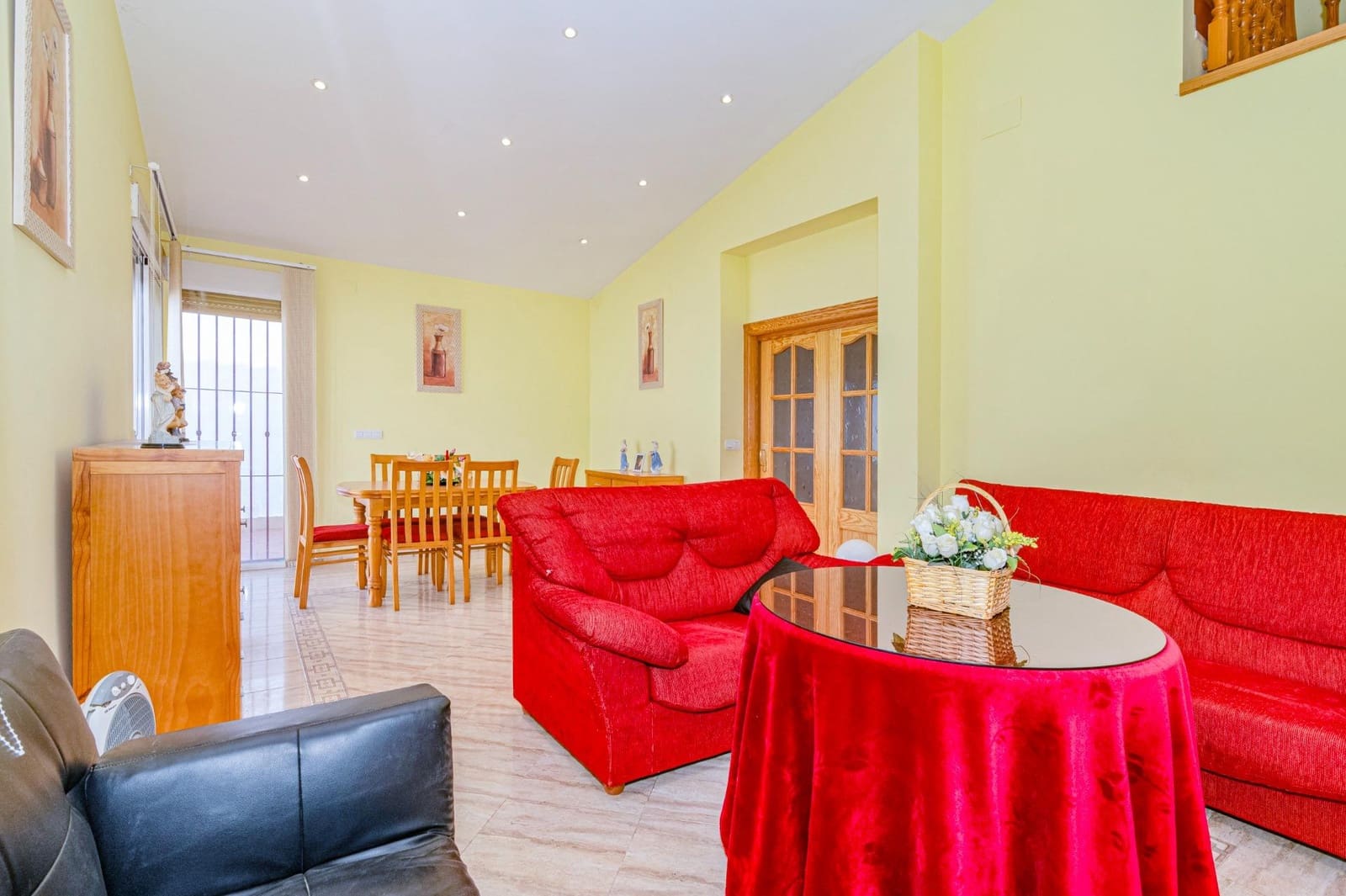 5 bedroom Villa for sale in Tocon with pool garage - € 210,000 (Ref: 9808112)