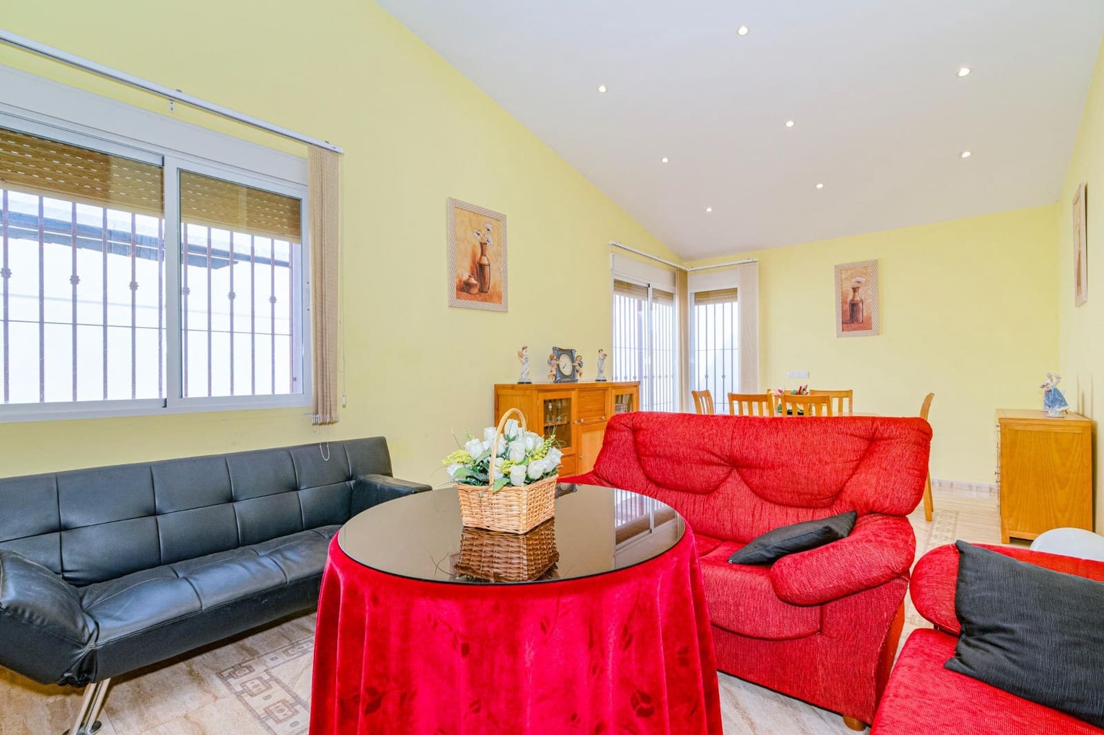 5 bedroom Villa for sale in Tocon with pool garage - € 210,000 (Ref: 9808112)