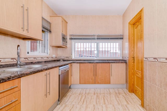 5 bedroom Villa for sale in Tocon, Illora with pool garage - € 210,000 (Ref: 9808112)