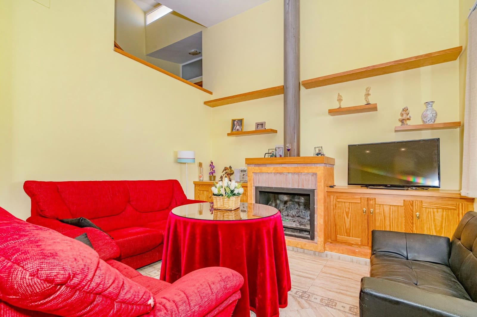 5 bedroom Villa for sale in Tocon with pool garage - € 210,000 (Ref: 9808112)