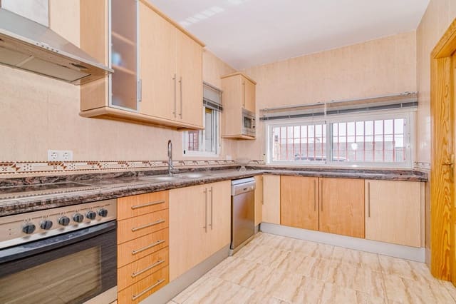 5 bedroom Villa for sale in Tocon, Illora with pool garage - € 210,000 (Ref: 9808112)