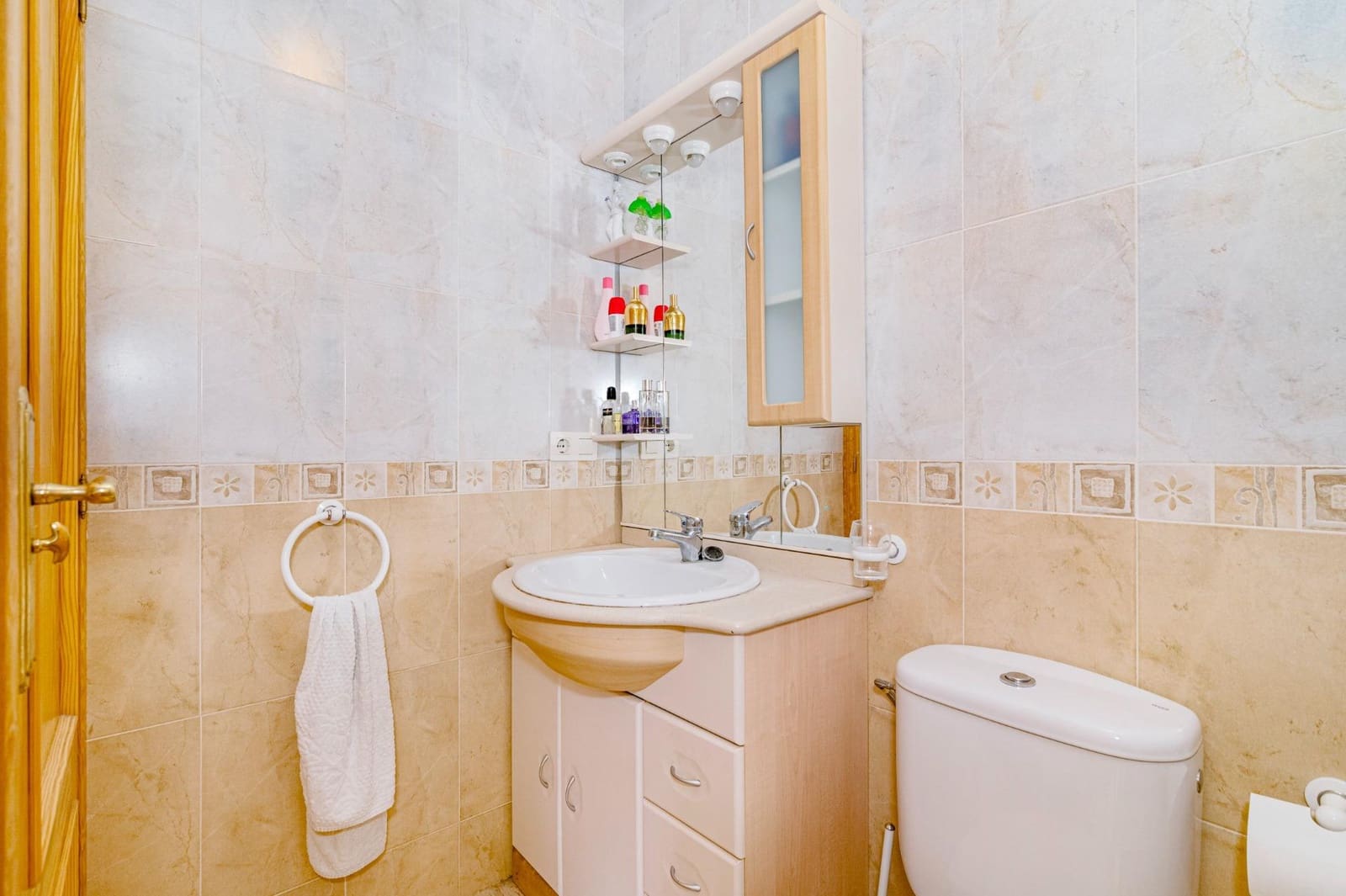 5 bedroom Villa for sale in Tocon with pool garage - € 210,000 (Ref: 9808112)