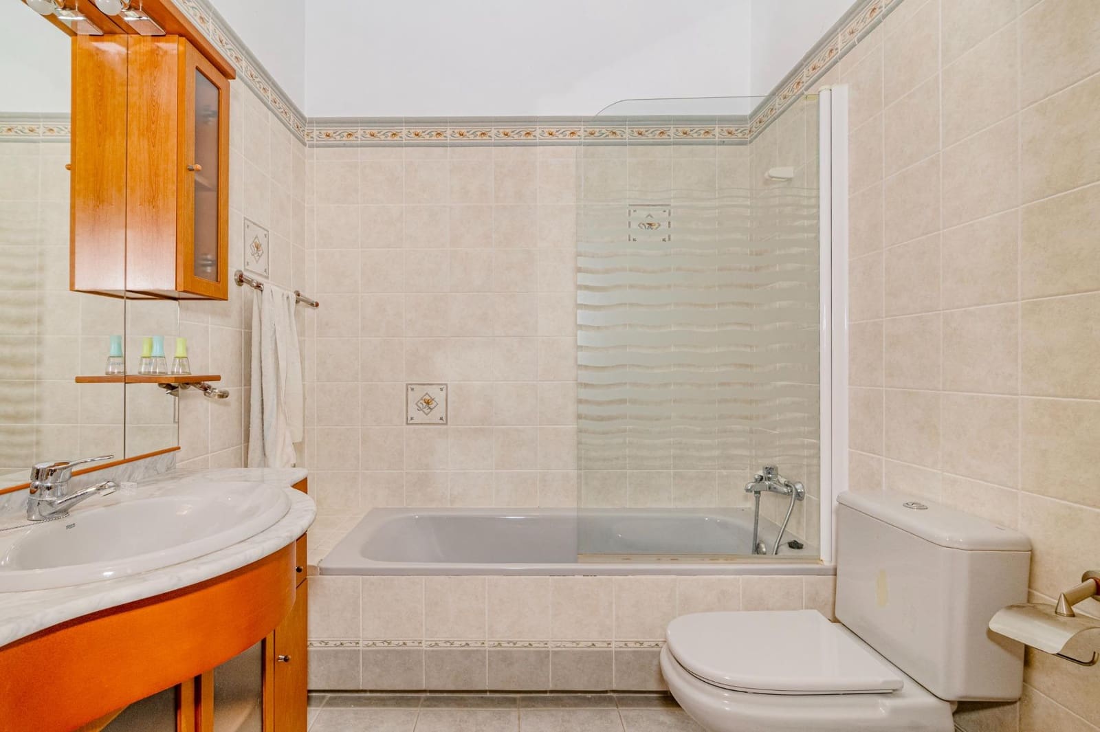 5 bedroom Villa for sale in Tocon with pool garage - € 210,000 (Ref: 9808112)