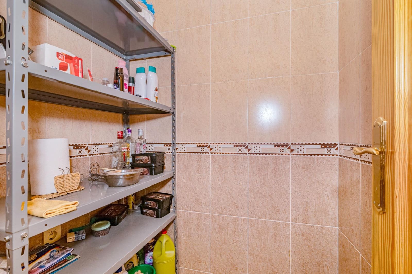 5 bedroom Villa for sale in Tocon with pool garage - € 210,000 (Ref: 9808112)