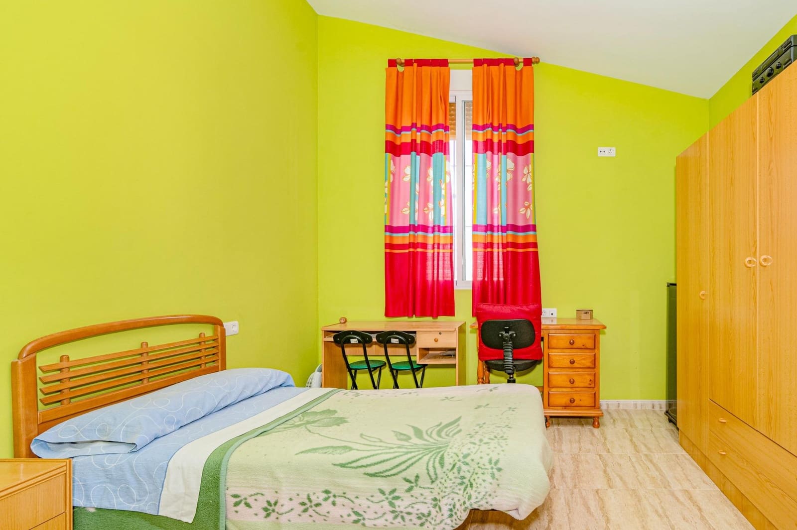 5 bedroom Villa for sale in Tocon with pool garage - € 210,000 (Ref: 9808112)