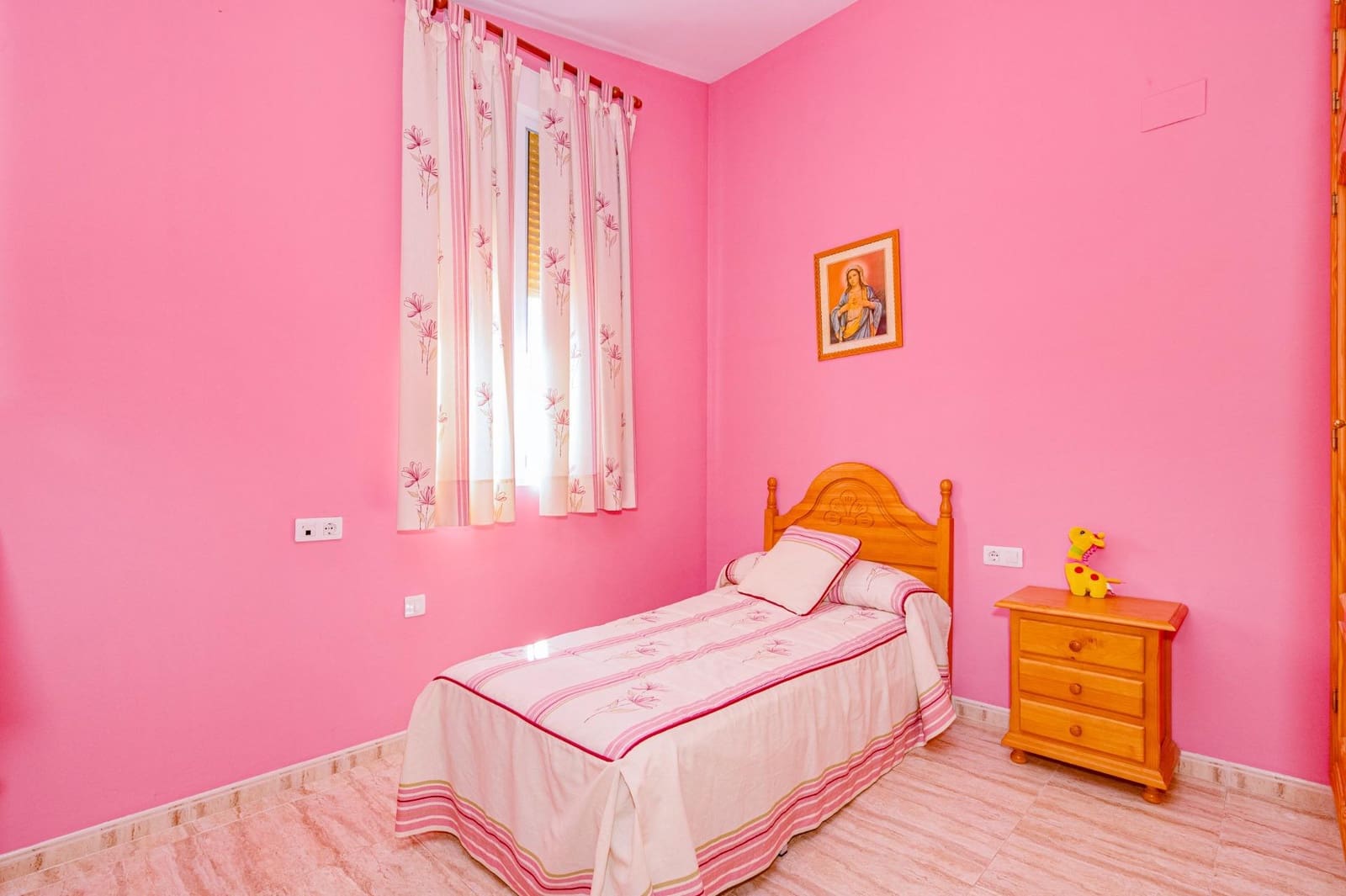 5 bedroom Villa for sale in Tocon with pool garage - € 210,000 (Ref: 9808112)