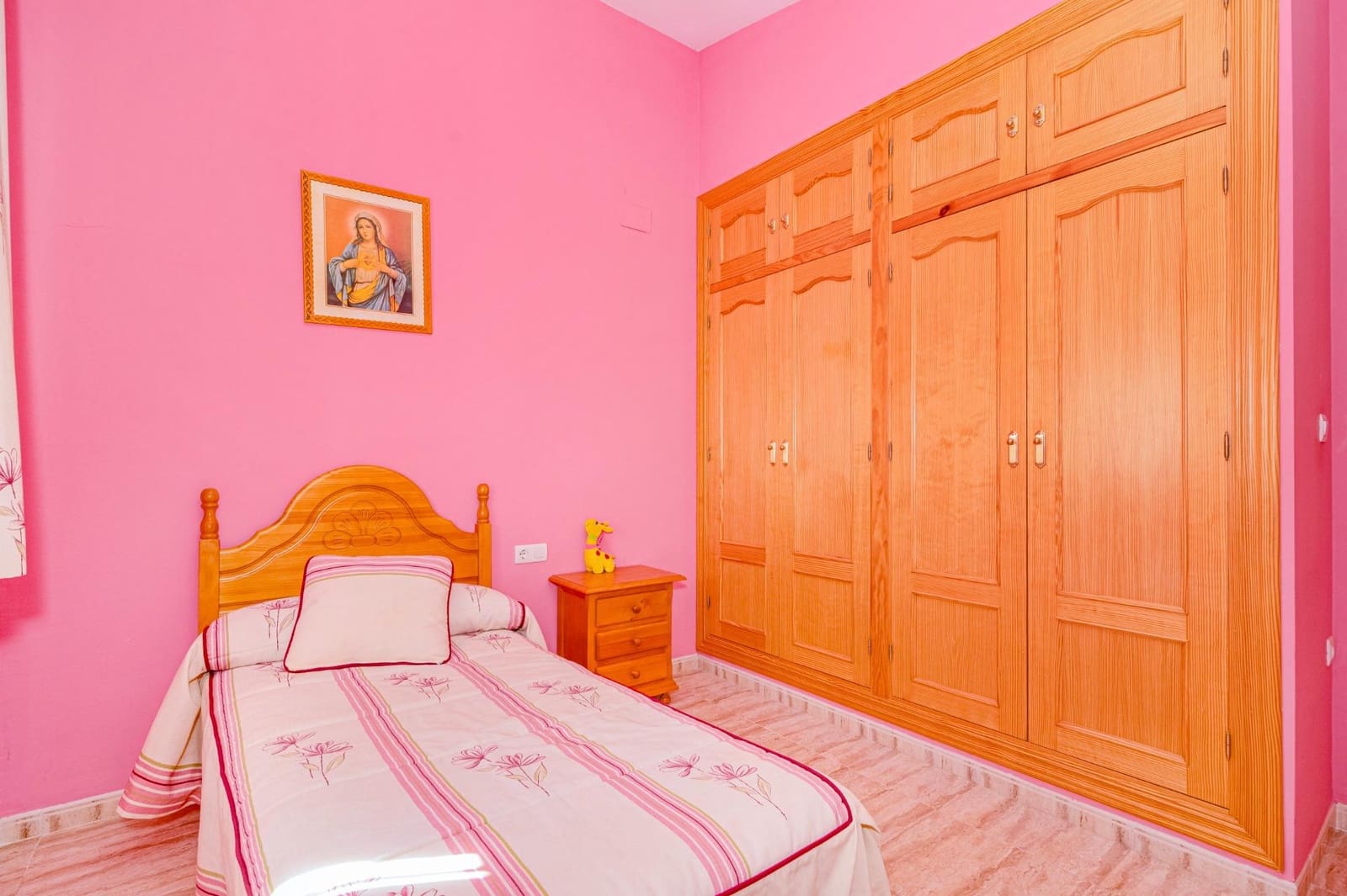 5 bedroom Villa for sale in Tocon with pool garage - € 210,000 (Ref: 9808112)