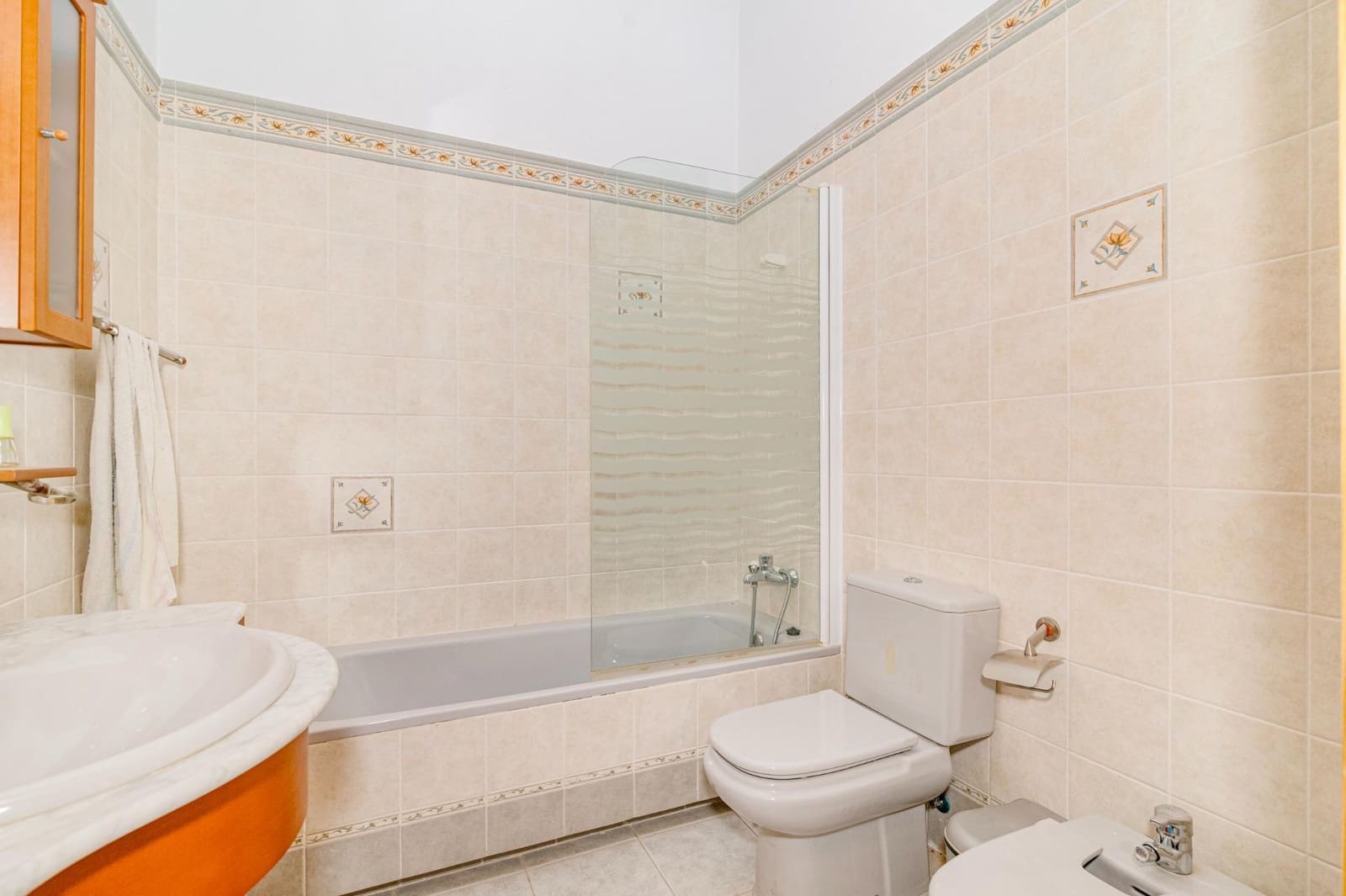 5 bedroom Villa for sale in Tocon with pool garage - € 210,000 (Ref: 9808112)