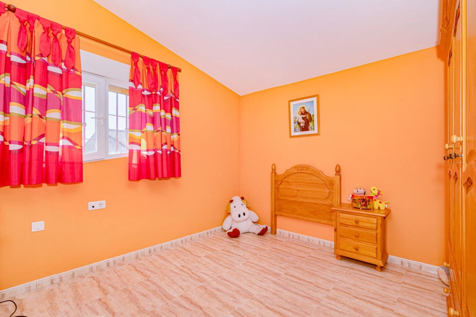 5 bedroom Villa for sale in Tocon with pool garage - € 210,000 (Ref: 9808112)