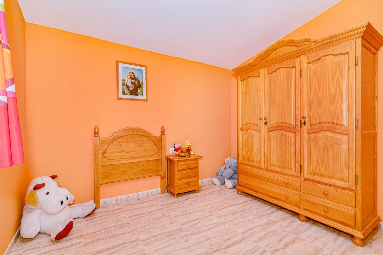 5 bedroom Villa for sale in Tocon with pool garage - € 210,000 (Ref: 9808112)