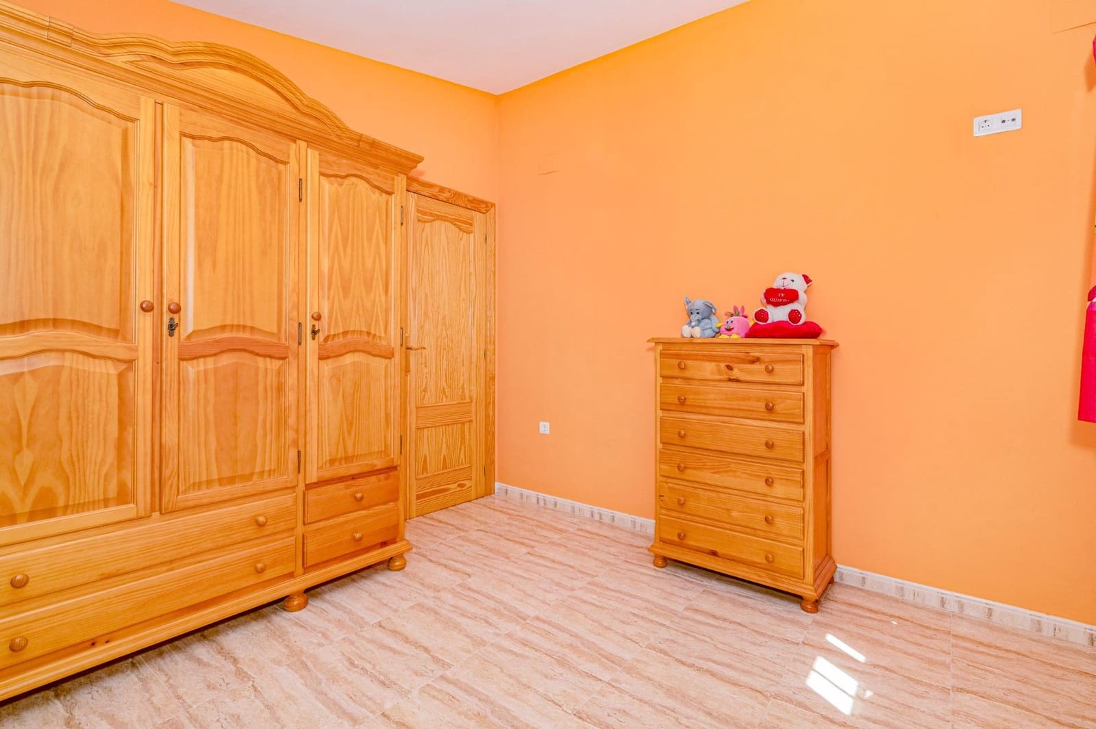 5 bedroom Villa for sale in Tocon with pool garage - € 210,000 (Ref: 9808112)