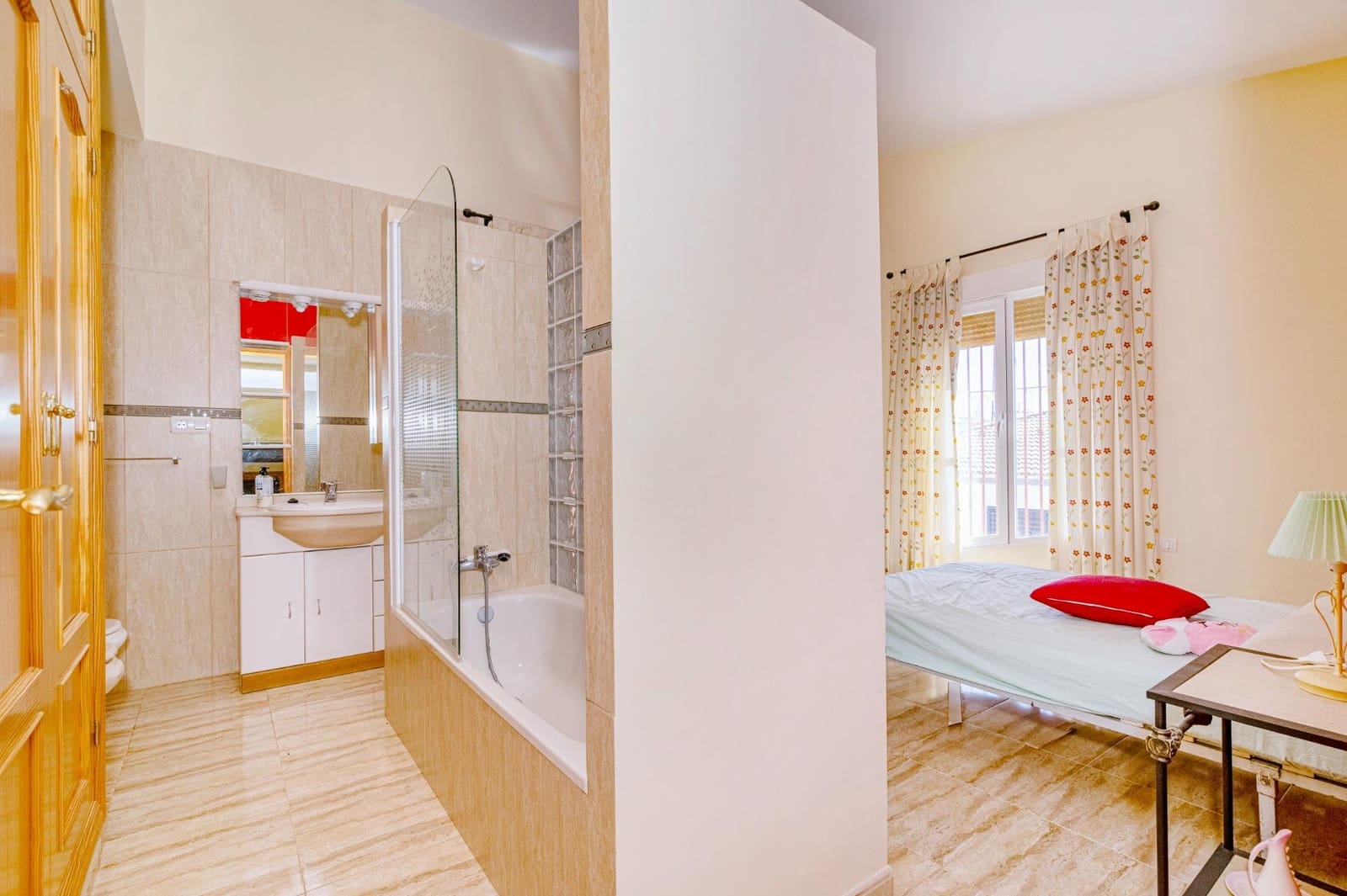 5 bedroom Villa for sale in Tocon with pool garage - € 210,000 (Ref: 9808112)