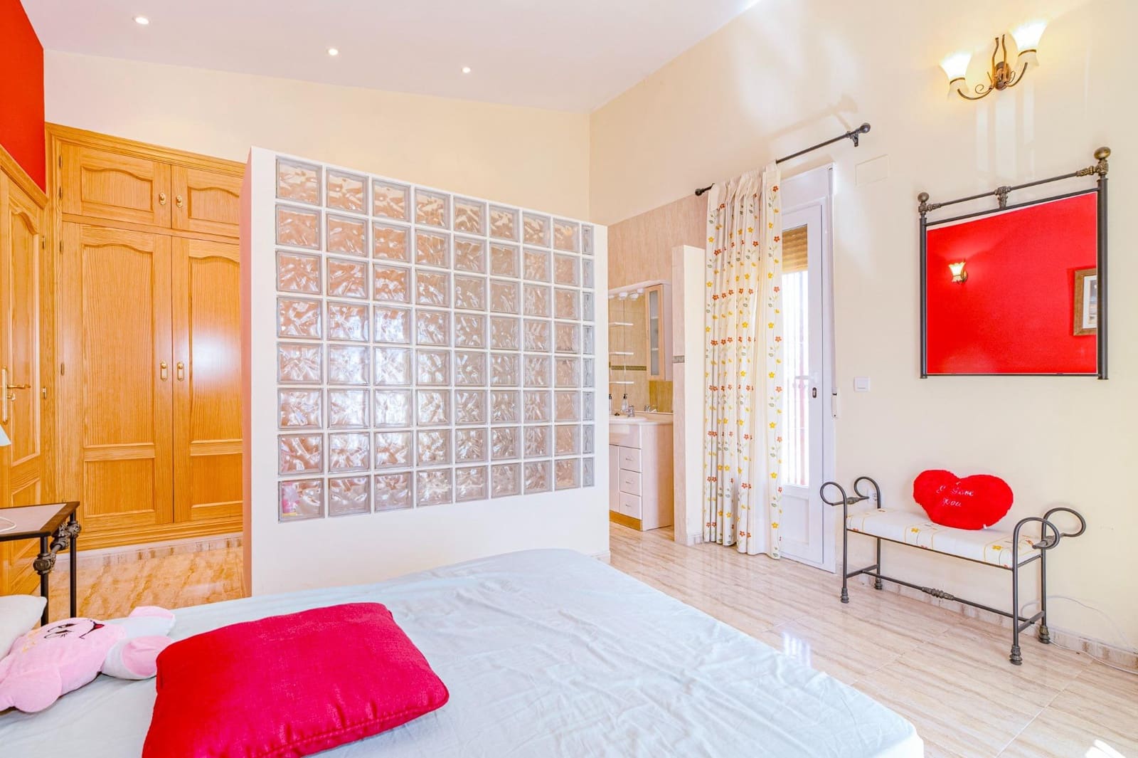 5 bedroom Villa for sale in Tocon with pool garage - € 210,000 (Ref: 9808112)