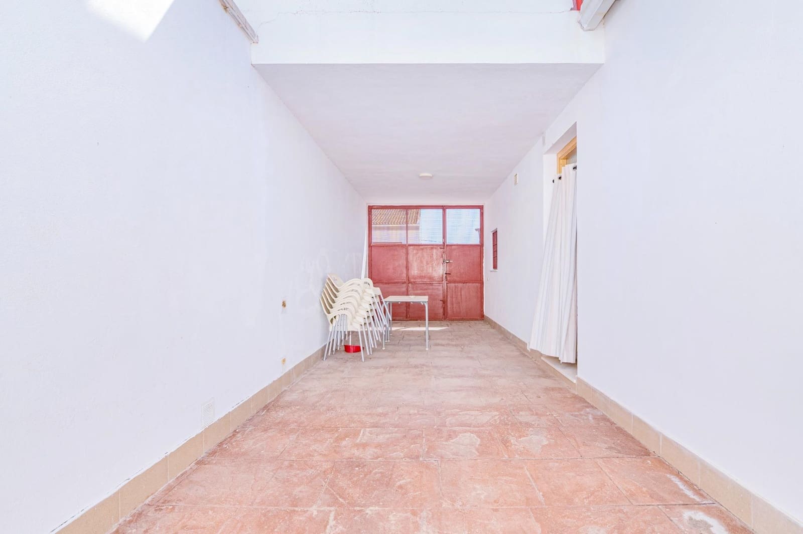 5 bedroom Villa for sale in Tocon with pool garage - € 210,000 (Ref: 9808112)