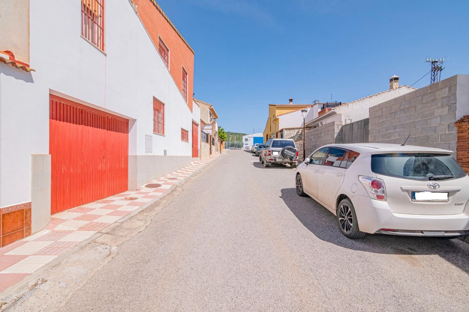 5 bedroom Villa for sale in Tocon with pool garage - € 210,000 (Ref: 9808112)